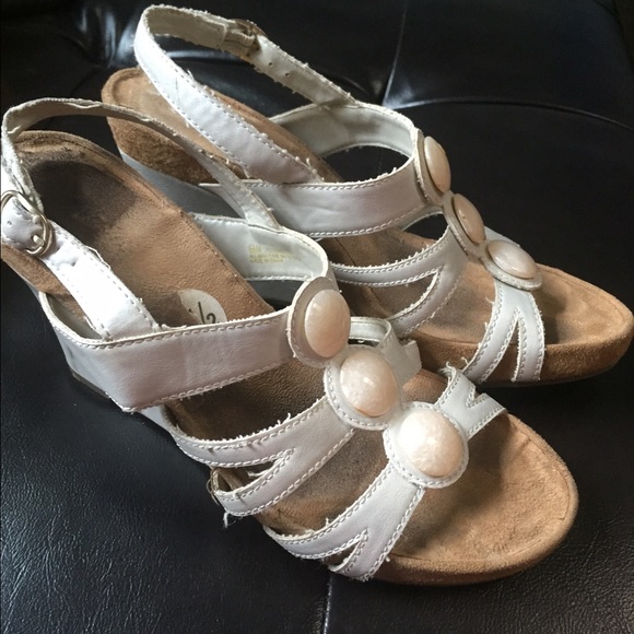 Shoes - Picture 4 of 4