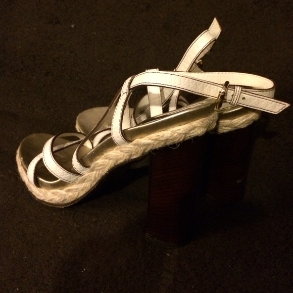 LV Sandals - Picture 2 of 4