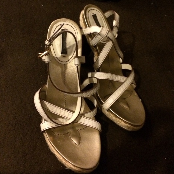 LV Sandals - Picture 4 of 4