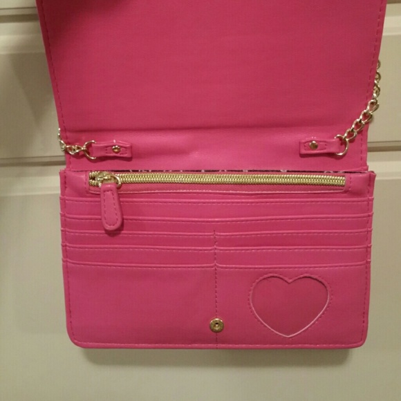 🚫 SOLD 🚫 Betsey Johnson Pink Heart Wallet Clutch - Picture 2 of 4