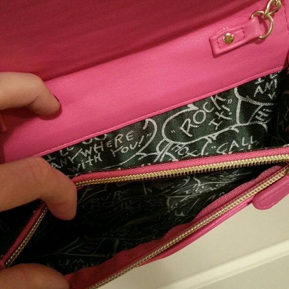 🚫 SOLD 🚫 Betsey Johnson Pink Heart Wallet Clutch - Picture 4 of 4