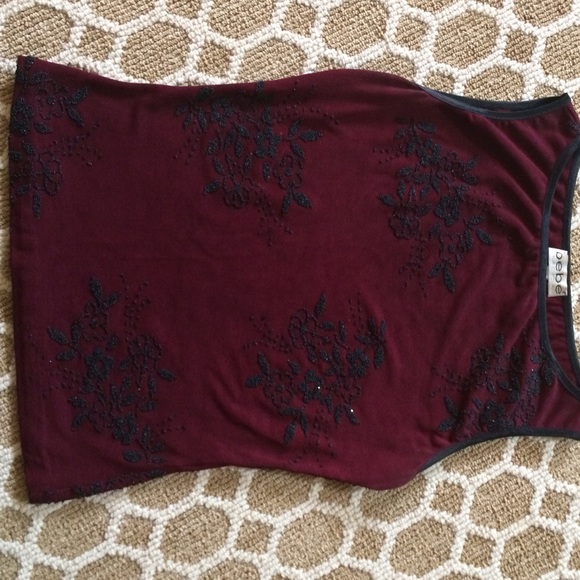 Beaded Bebe burgundy sz M top