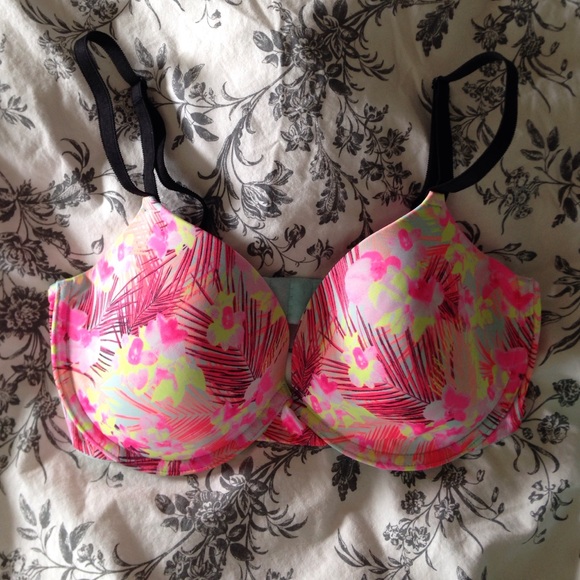Victoria's Secret Pink wear everyday bra 36D