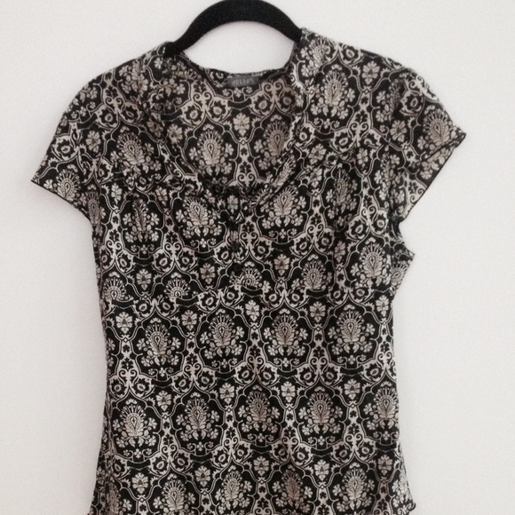 Short sleeved blouse