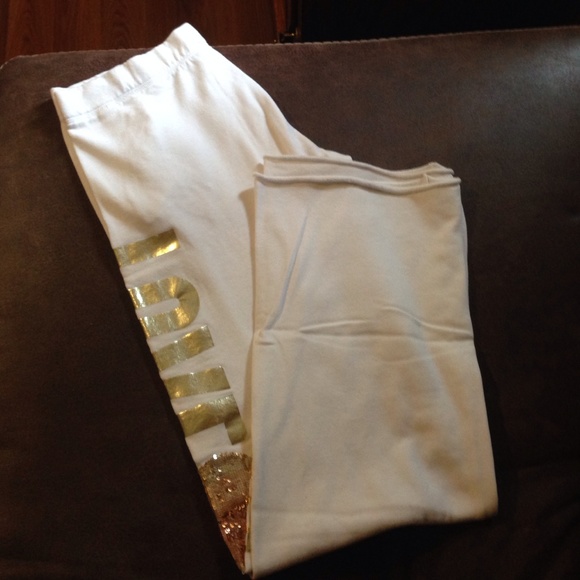 VS x-small white jacket and pant set 😍