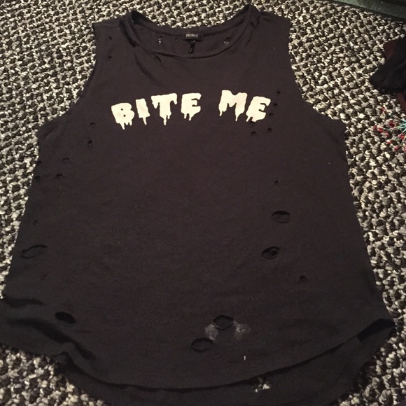 Distressed muscle tee!