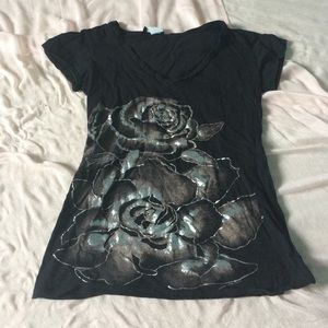 Black rose vneck yee