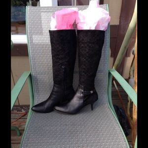 BEAUTIFUL AUTHENTIC BLACK ZIP HEEL BOOT 💖💖💖🎀
