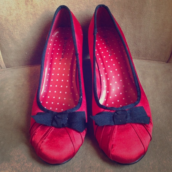 Cute red pumps :)