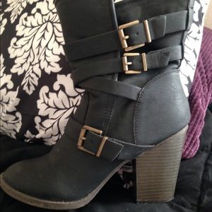 Black sassy boots with heels