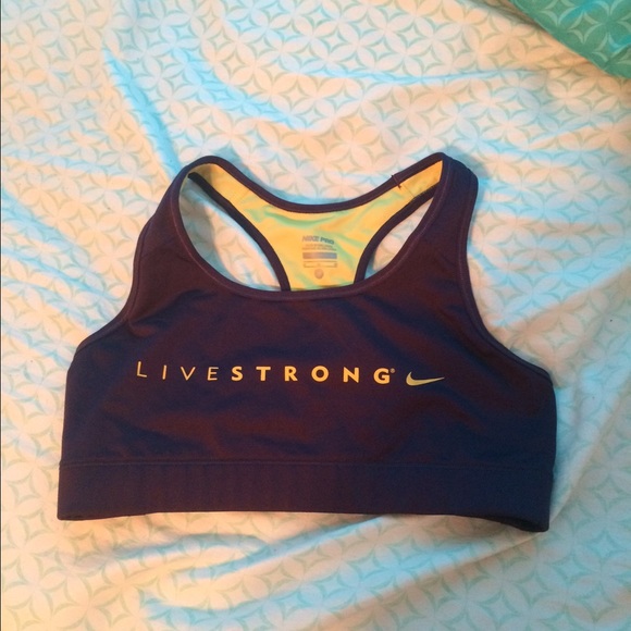 Holding for shellbell_95 Nike sports bra