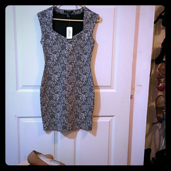 Short Beige/Black Dress Rose design