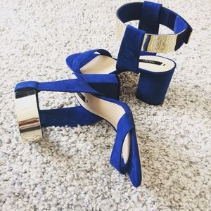 Strap sandals