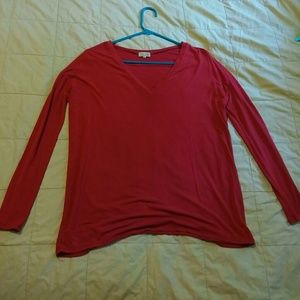 Rich red piko top in great condition