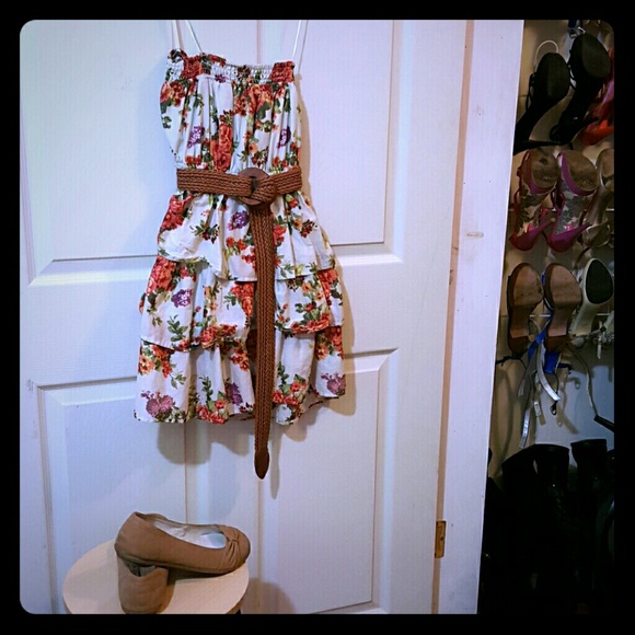 Strapless floral dress w/ Belt.
