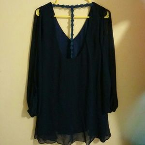 Dark blue flowy opened arms dress