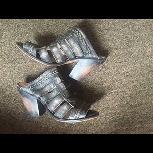 Freebies by Steve Madden Heeled sandal distressed