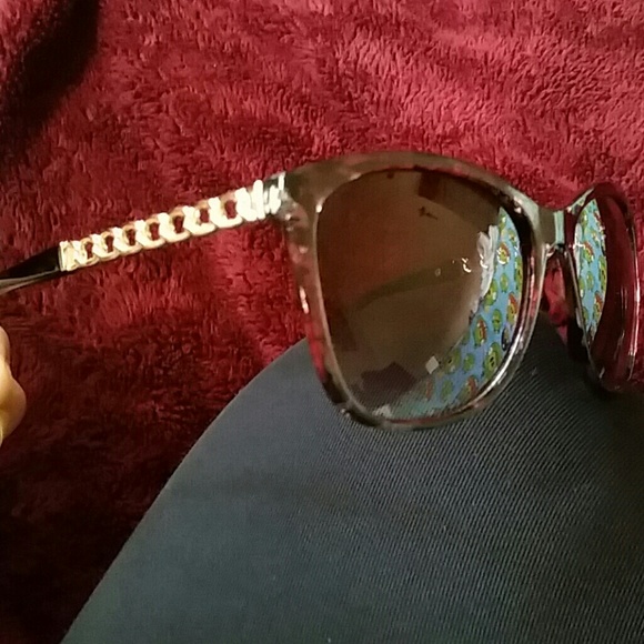 SUNGLASSES - Picture 2 of 4