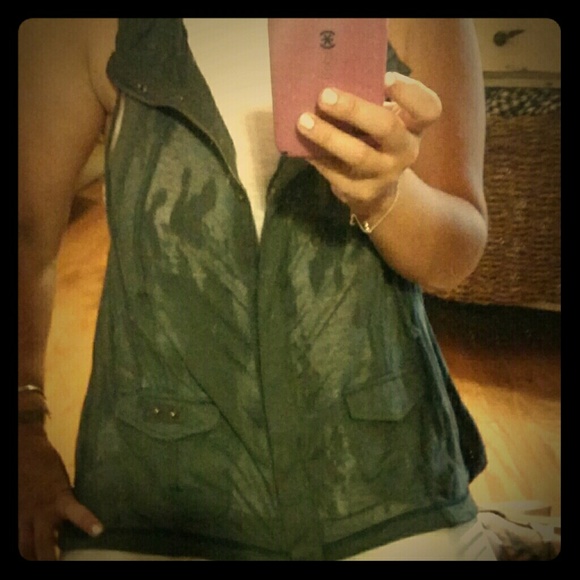 Free people burn out sleeveless hoodie!