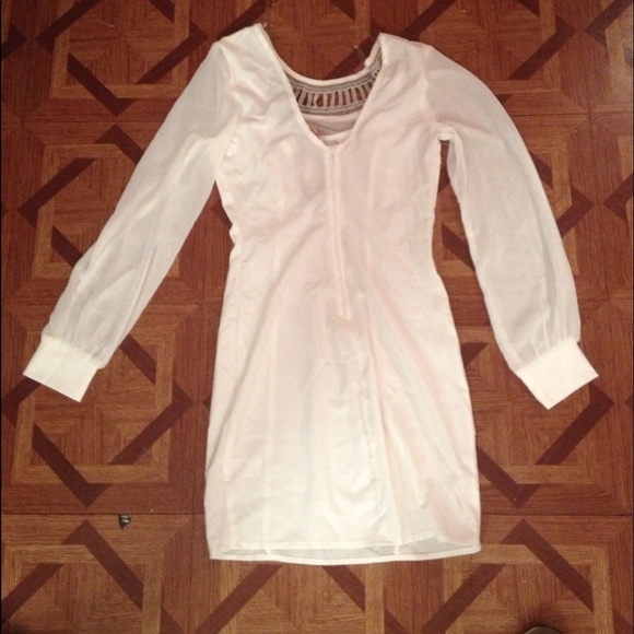 White dress - Picture 2 of 4