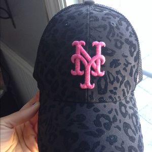 Never worn women's mets cap