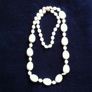 Beige tone necklace for all occasions