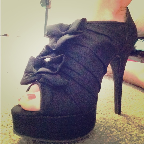 Cathy Jean peep toe heals