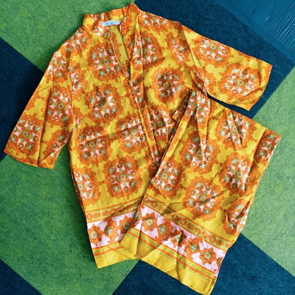 Vintage Tops - Vintage 60's California outfit✌️