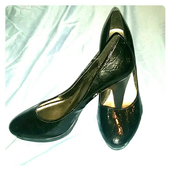 Women's black heels - Picture 1 of 4