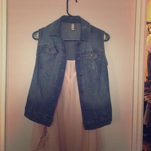 🎉tylish sleeveless jean jacket