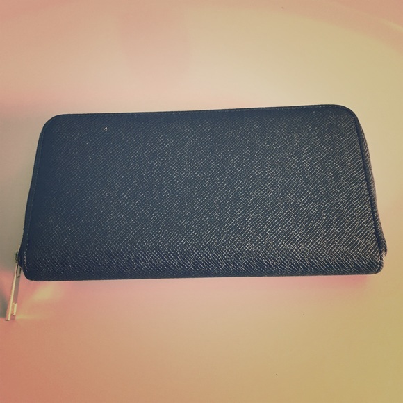 Textured Black Wallet w/ Gold Zipper
