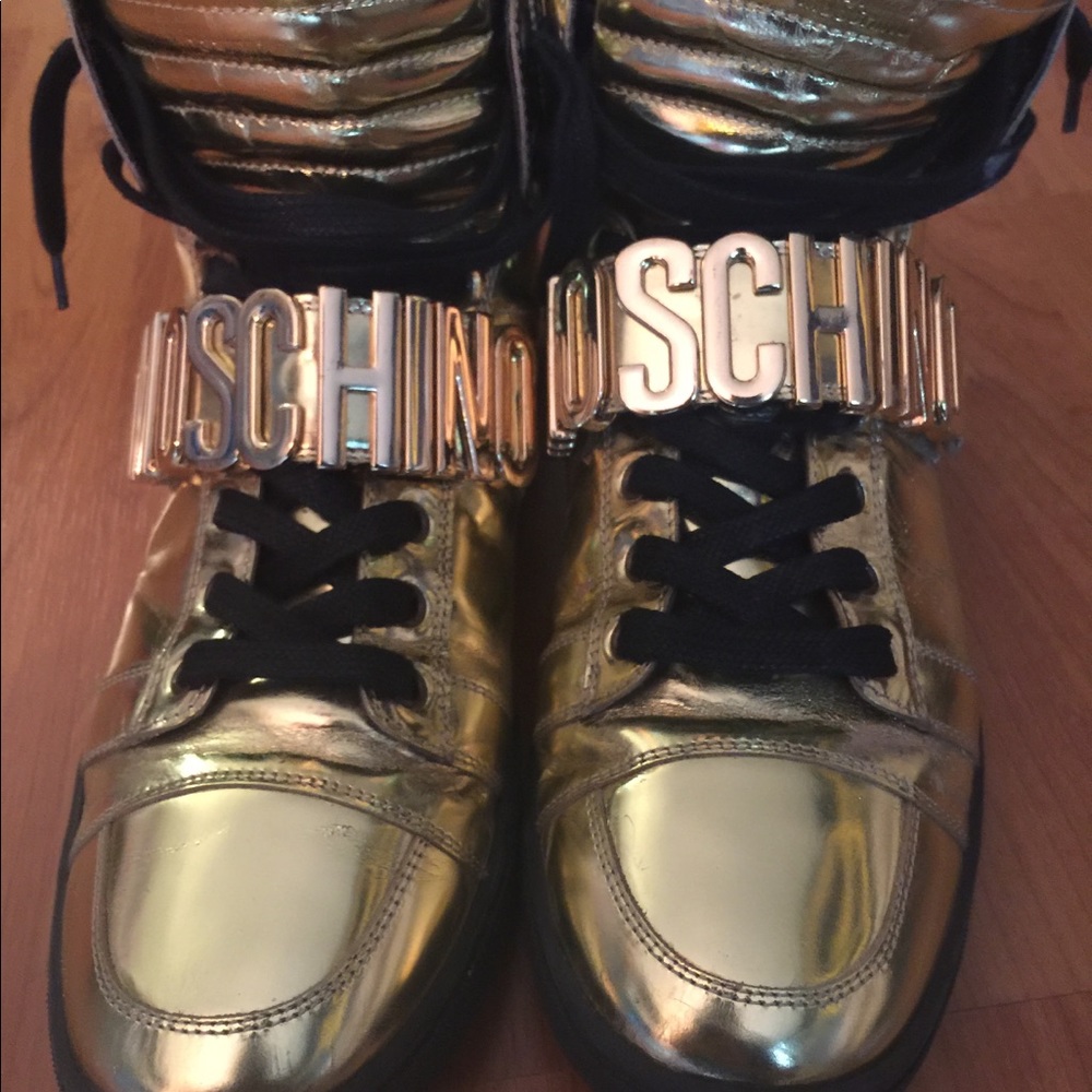 Moschino Men's GOLD buckle sneakers - Picture 6 of 8