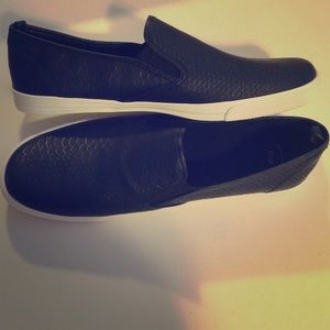 Gap leather slip on sneakers