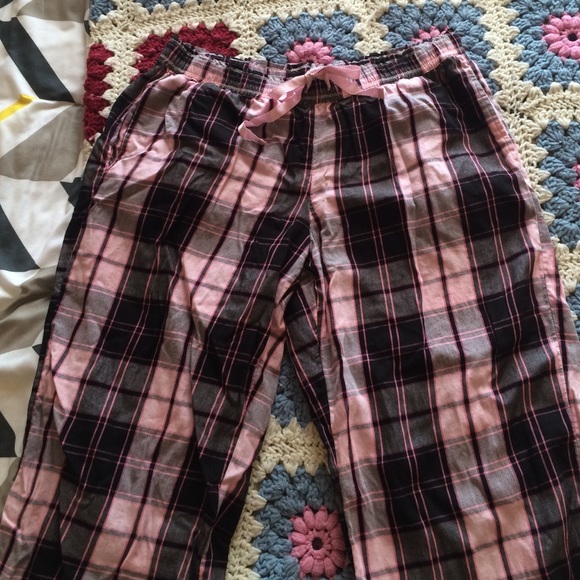 Black and pink Victoria's Secret pajama bottoms