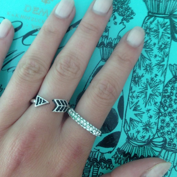 Arrow and sparkly ring