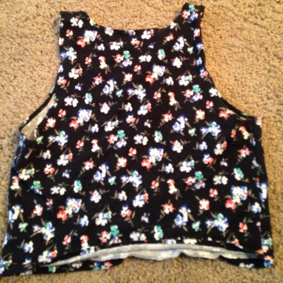 Cute Flower Print Crop Top - Picture 2 of 3