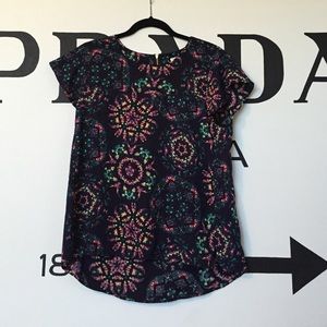 Patterned high low short sleeve shirt