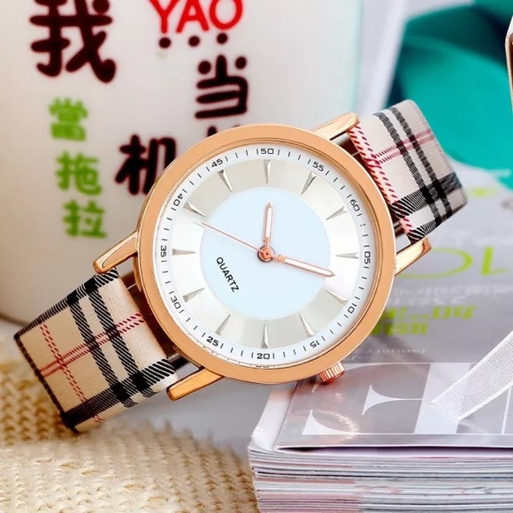 Trendy plaid watch - Picture 3 of 3