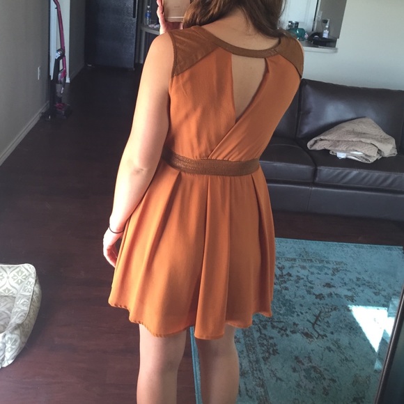 Dress - Picture 2 of 4