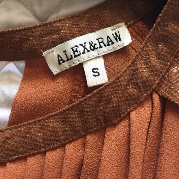 Dress - Picture 3 of 4