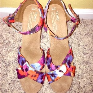 Barely worn Toms wedges