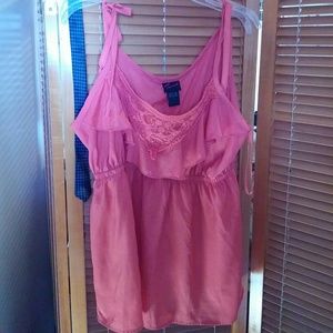 🔴 Beautiful spagetty strap dressy shirt.