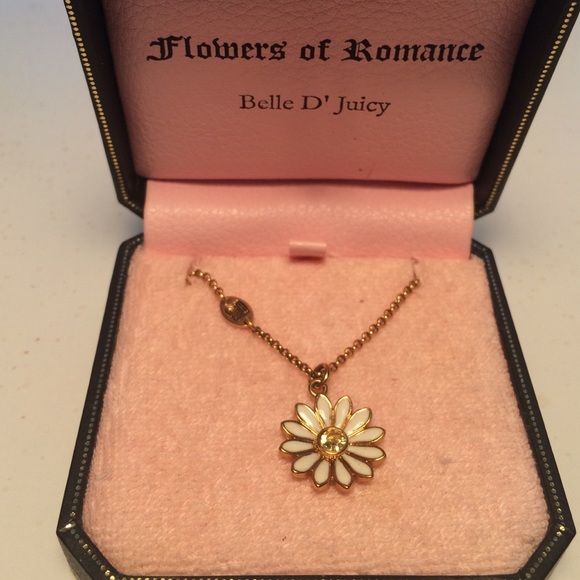 Juicy Couture daisy necklace