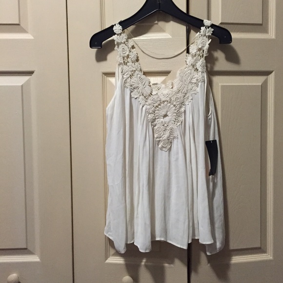 Zara Tops - Flowy Zara Crochet Top
