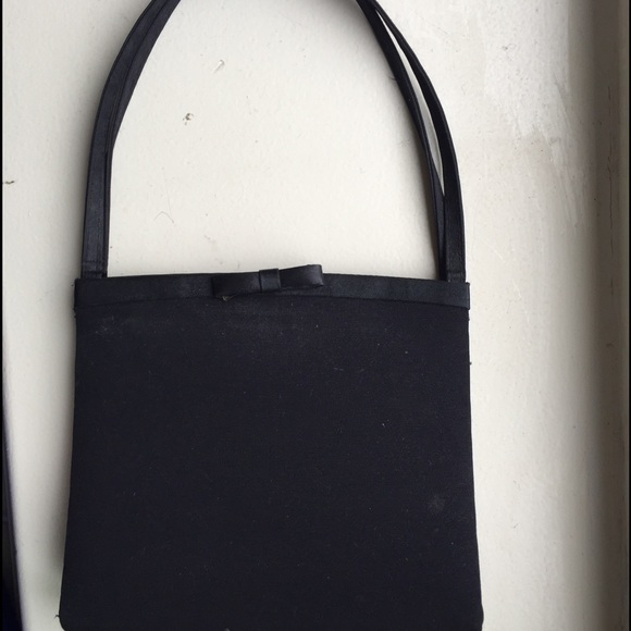 🚫🚫SOLD🚫🚫Kenneth Cole ribbed satin evening bag.