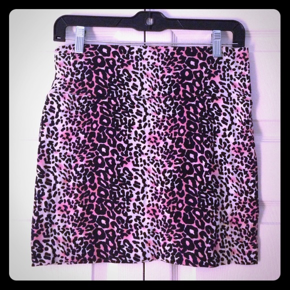 Wet Seal cotton animal print skirt.