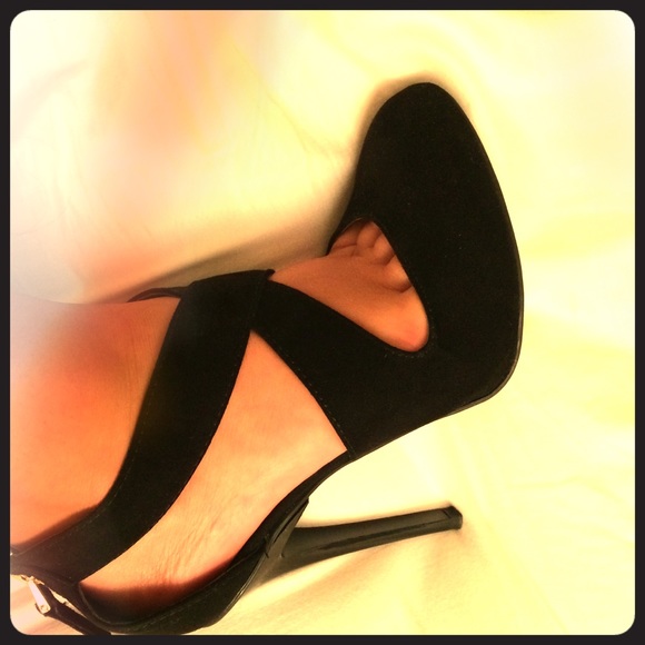 Sexy Black Guess Heels 👠👠👠