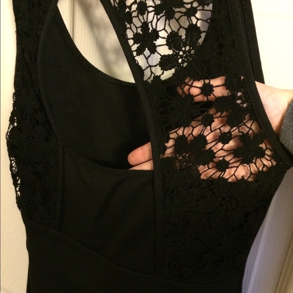 Black dress with lace back - Picture 3 of 4