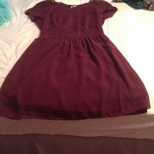 Maroon short sleeved dress