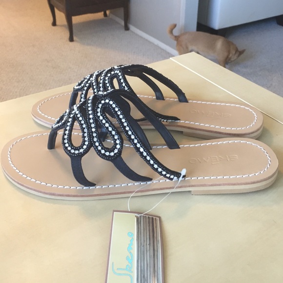 🚫SOLD🚫 Gorgeous, blingy black Skemo sandals - Picture 2 of 4
